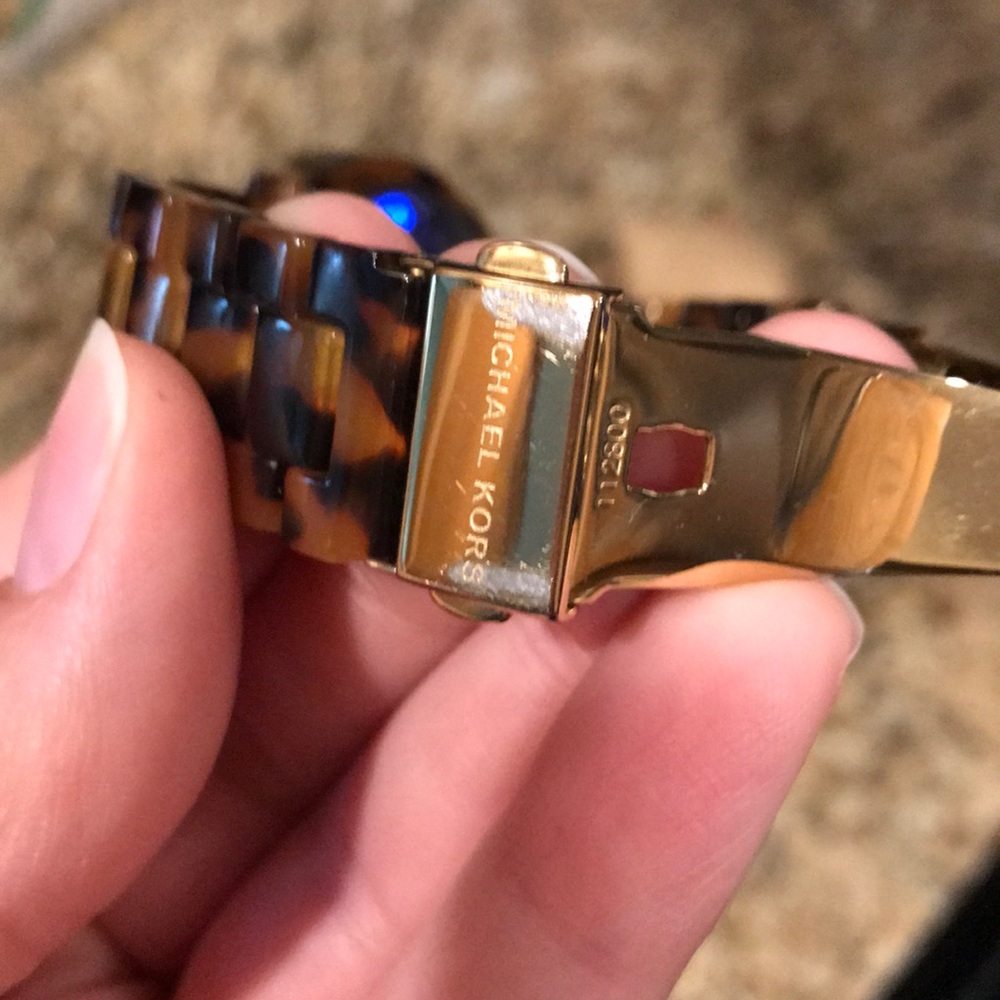 Michael Kors Tortoise Shell Watch - Picture 5 of 7
